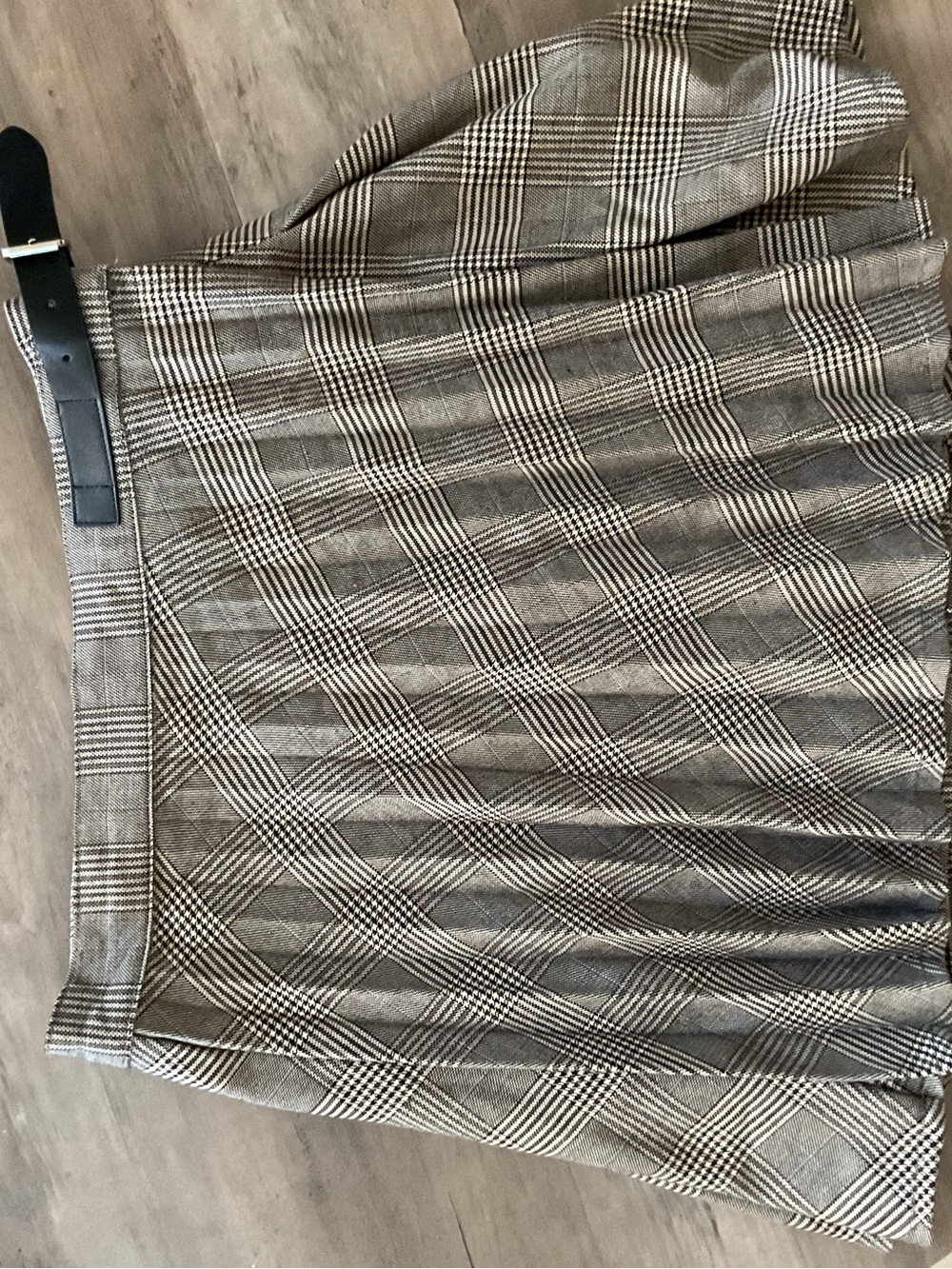 Forever 21 Gray Plaid Pleated Skirt